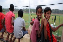 تشویق جنجالی تیم پرسپولیس توسط کودکان هند‌ی!