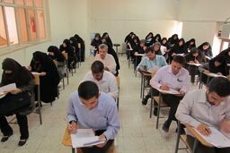 خانم دانشجو دانشگاه را بهم ریخت! | خانم دانشجو با لباس عروس سر جلسه امتحان! +عکس