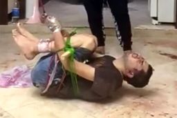 فیلم تاثر برانگیز و اعصاب خردکن شکنجه وحشیانه یک جوان ۲۵ ساله | ۸ روز شکنجه هولناک بچه شهرستانی +تصاویر تکان دهنده