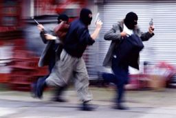 سرقت مسلحانه هولناک از بانک سپه به سبک فیلم های هالیوودی | یک نفر از کارمندان بانک مجروح شد