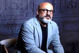 تصویر جنجالی از امیر آقایی که در خیابان شکار شد | استتار عجیب امیر آقایی با شمایل زنانه از دست طرفدارانش +عکس